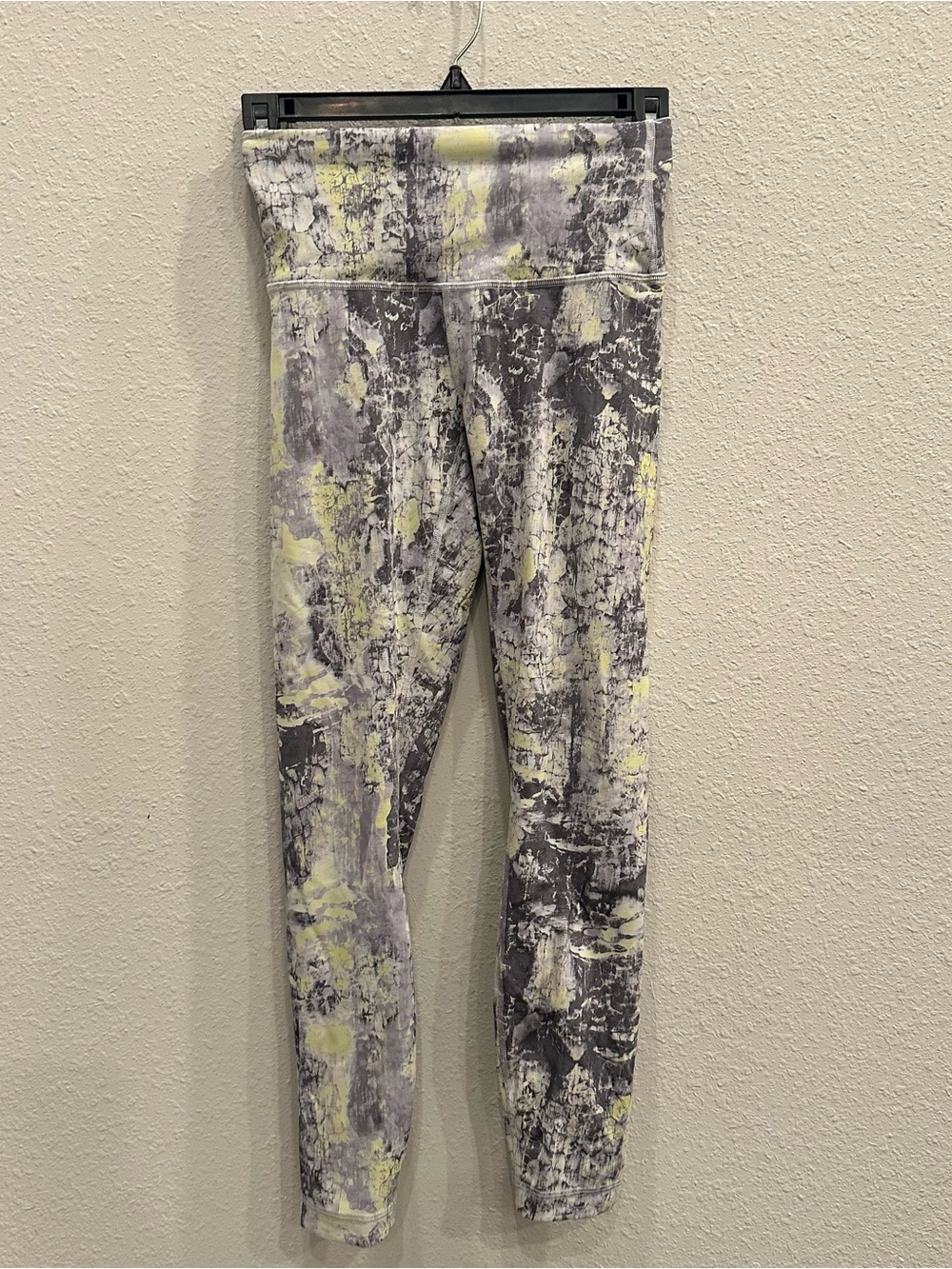 Lululemon Size 4 Gray Yellow Abstract Print Leggings Yoga Pants